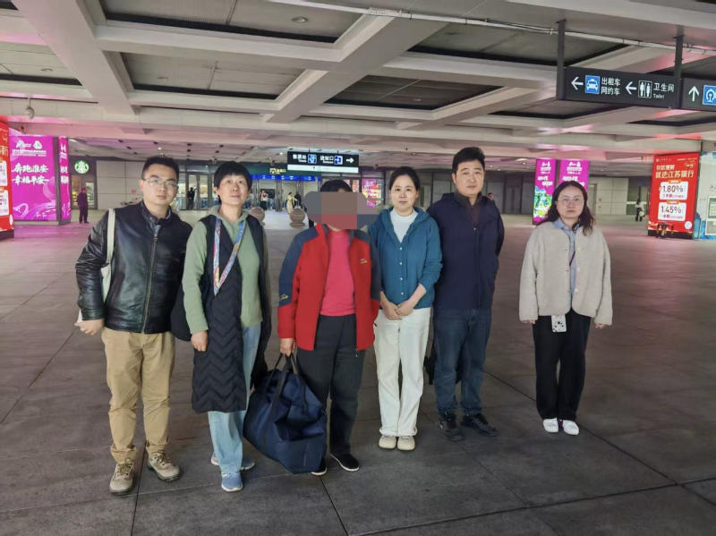 贴心救助解民忧    温馨相伴踏归途