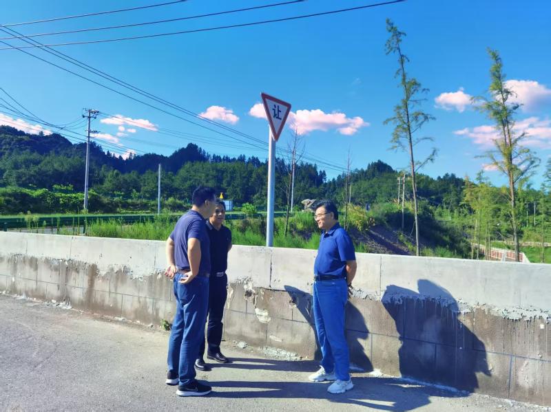 市民政局主要负责同志赴溪口镇调研防汛抗旱工作